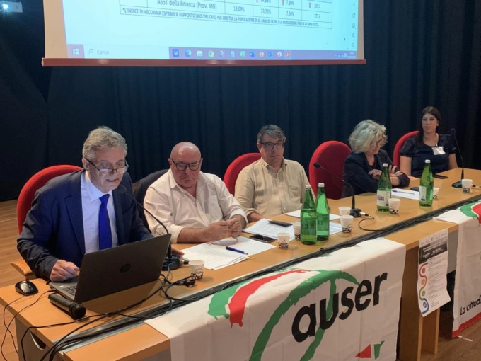 Popolazione lecchese sempre più vecchia, serve fare squadra per sostenere gli anziani