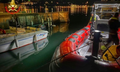 Barca alla deriva: i Vigili del fuoco salvano sei persone