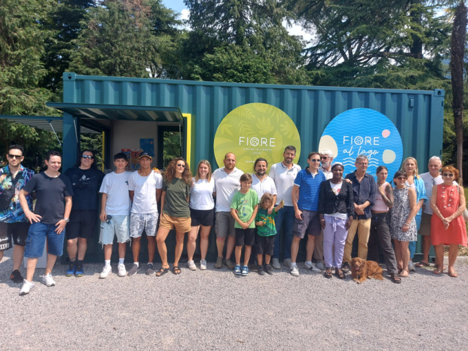 Mandello: un “Fiore” è sbocciato, ecco il chiosco sul lago