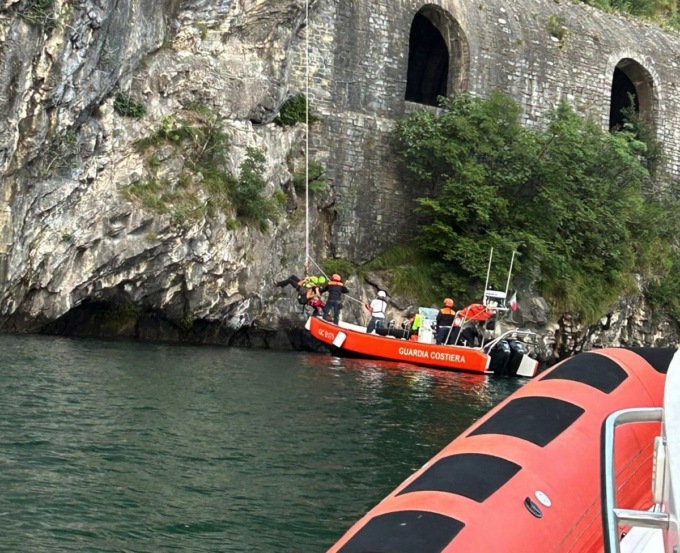 Soccorso alpino: esercitazione tra lago e monti