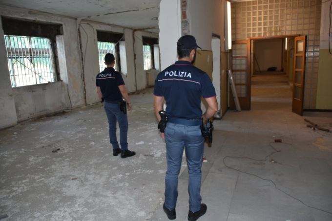 Lecco: abusivi e ubriachi nel cantiere del tribunale. Blitz delle forze dell’ordine