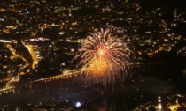 Fuochi d'artificio a Lecco: le spettacolari foto scattate dal pizzo d'Erna