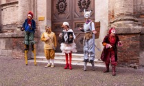Gli animali-musicanti del Teatro Due Mondi  scendono in strada: Carosello è in scena ad Abbadia Lariana