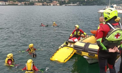 Lo sposo si sente male, soccorso con la idroambulanza