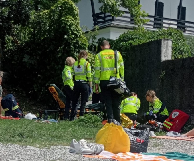 Malore al Lago: 19enne si accascia mentre esce dall’acqua