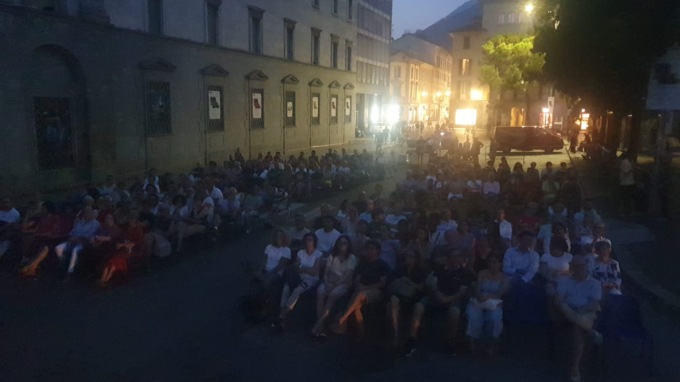 Cinema all’aperto a Lecco: “Povere creature” per il gran finale