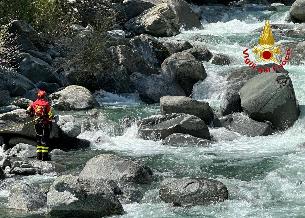 17enne trascinato dal Masino, disperso nel torrente