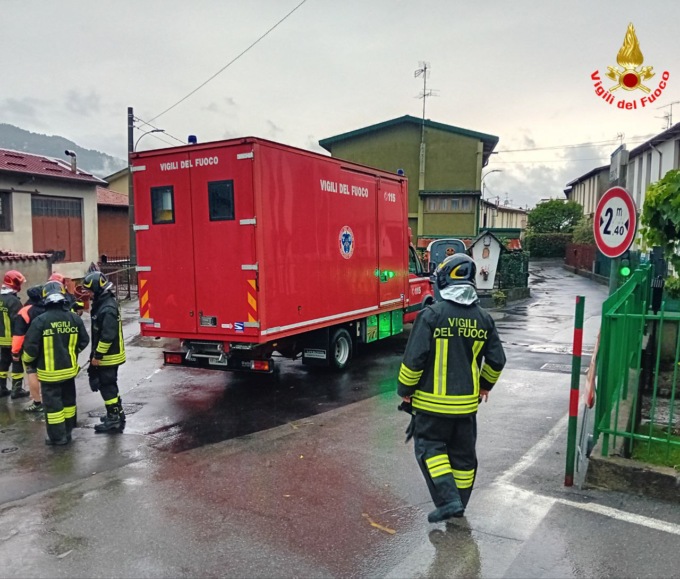 Nubifragio su Lecco, frana sulla Lecco Bellagio. Il video del delirio tra Acquate e Germanedo. Liberata la ferrovia