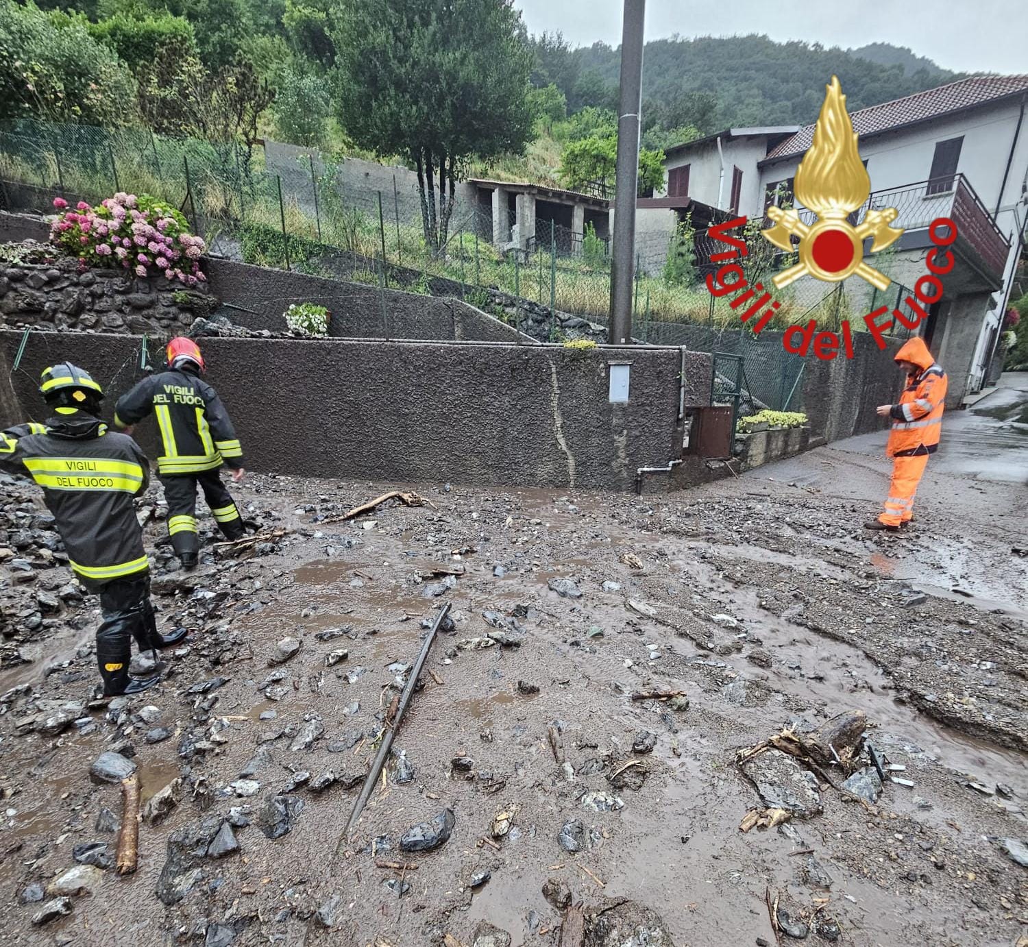 vigili-fuoco-esondazione-roggia-caslino-erba