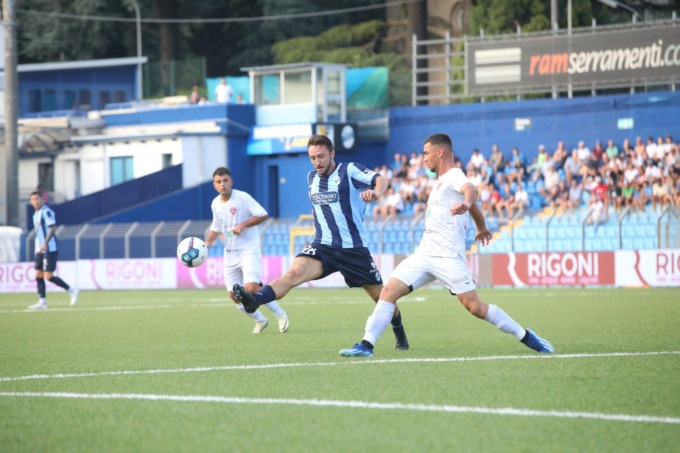 Un’autorete nel secondo tempo regala la vittoria ai blucelesti
