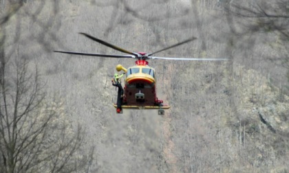 Cade sopra l'alpeggio: soccorsi in azione a Premana