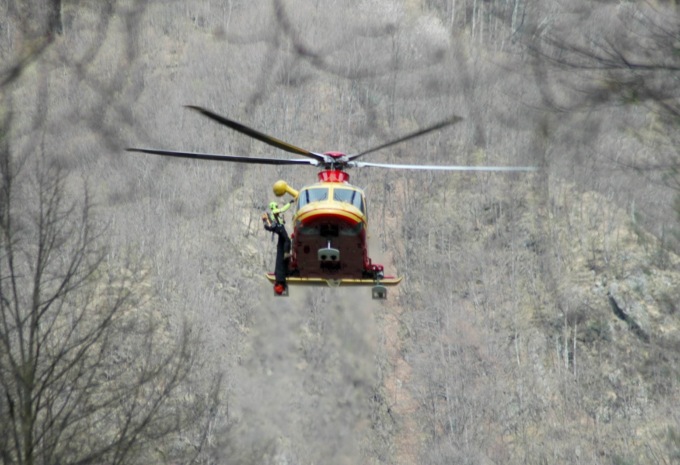 Cade sopra l’alpeggio: soccorsi in azione a Premana