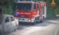 Auto avvolta dalle fiamme: paura a Perledo