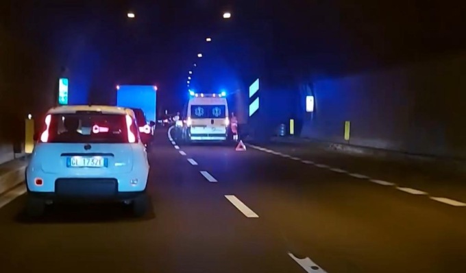 Incidente nel tunnel del Barro, incolonnamenti in direzione Lecco