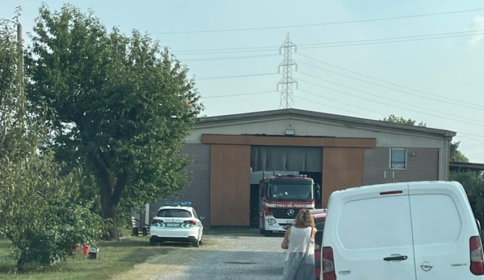 Muore schiacciato da una balla di fieno da 800 kg: tragedia a Vimercate