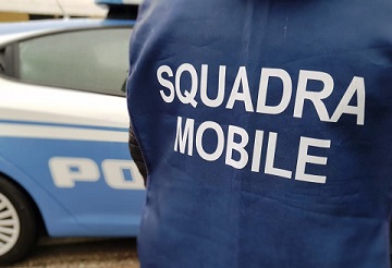 Perseguitava e minacciava con un’ascia l’ex fidanzata minorenne: 27enne in arresto