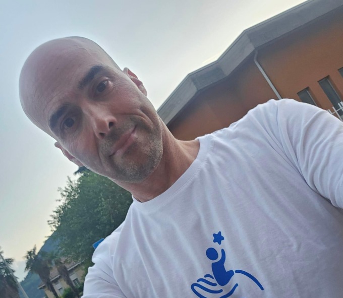 Nuova impresa di Andrea Oriana: traversata a nuoto delle Cinque Terre per Mission Bambini