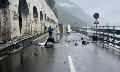 Abbadia: furgone ribaltato sulla Statale 36, ferito un 62enne, traffico in tilt