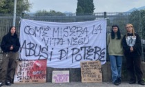 Lecco: sit in degli studenti contro il Ddl Sicurezza davanti al Medardo Rosso