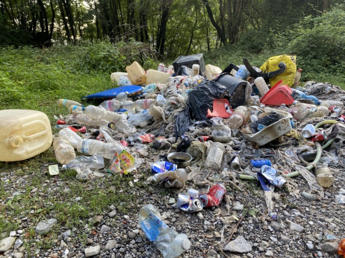 Montagna di rifiuti sulla Ballabio-Morterone, multa fino a 26mila euro al responsabile
