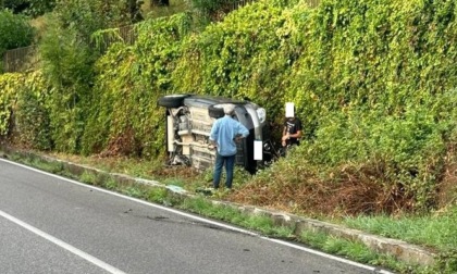 Torre de' Busi: suv si ribalta dopo il curvone di Favirano