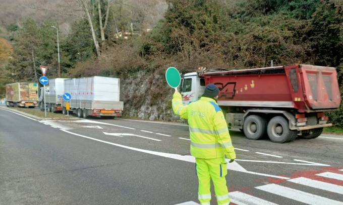 Mobilità in tilt a Lecco, “Città paralizzata, serve un tavolo sul Tpl”