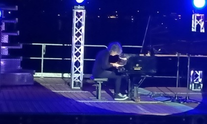 Il maestro Allevi fa sognare Lecco: tutto esaurito al concerto sulla Lake Arena