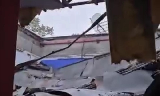 Maltempo, crollato il tetto della scuola. Il sindaco: “Cedimento grave, cause ancora da accertare”