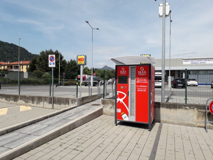 E’ operativo il nuovo distributore di sacchi rossi