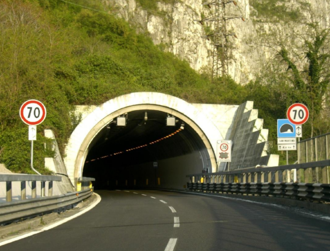 Statale 36 e 38, c’è il segnale telefonico nelle gallerie