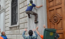 Piazza Garibaldi si trasforma in una palestra con RampeGamma Safari Boulder