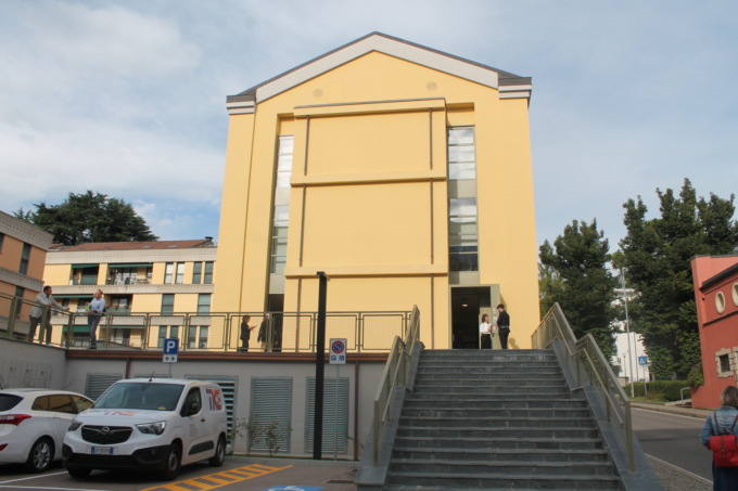 “Nozze di velluto”: a Lecco un incontro tra memoria industriale, famiglia e innovazione tecnologica
