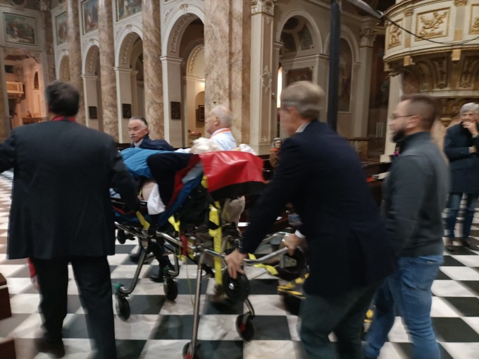 Malore in chiesa durante il benvenuto a don Bortolo