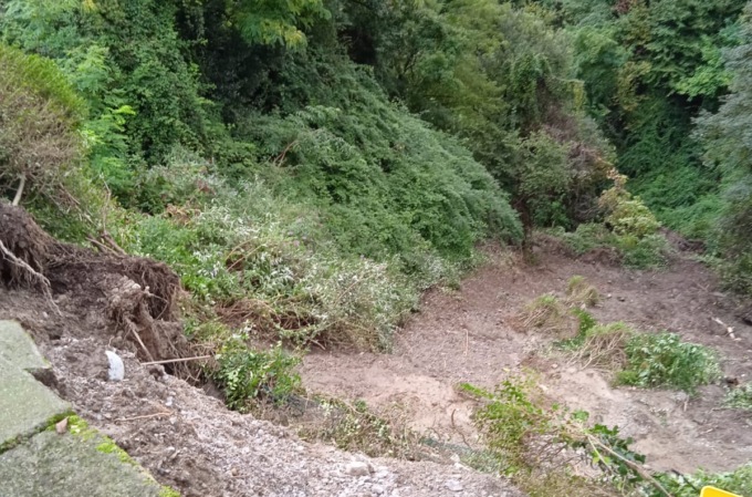 Maltempo. Ancora uno smottamento a Malgrate sotto Pian Sciresa, evacuate tre famiglie