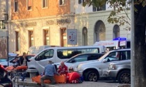 Lecco, 34enne cade in piazza Manzoni. Soccorsa in codice giallo