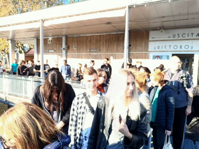 E’ il 2 novembre, giorno dei morti, ma sembra primavera