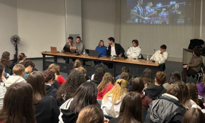 La Calcio Lecco in visita nelle scuole: mattinata al Liceo Bertacchi