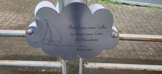 “Sei Chiara come l’alba”, una targa  per la 19enne morta in un incidente