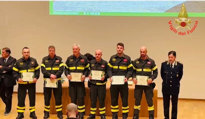 Frontale auto furgone e incendio: Vigili del fuoco di Lecco premiati per il loro eroismo