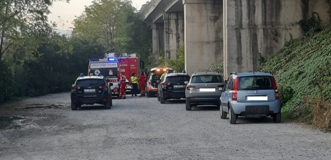 Tragedia a Pradello: 50enne muore nelle acque del lago