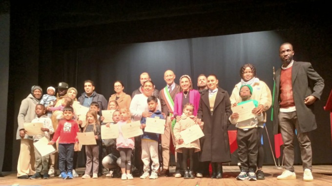 Cittadinanze Civiche a 14 bimbi nati a Lecco: “Sono una parte della nostra comunità”