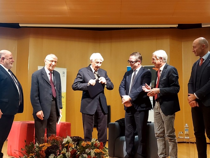 Corrado Augias incanta Lecco con il suo viaggio nel tempo