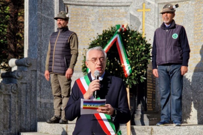 Valmadrera celebra il 4 novembre. Il sindaco Colombo: “Le croci qui incise ci spronano a lavorare per la pace”