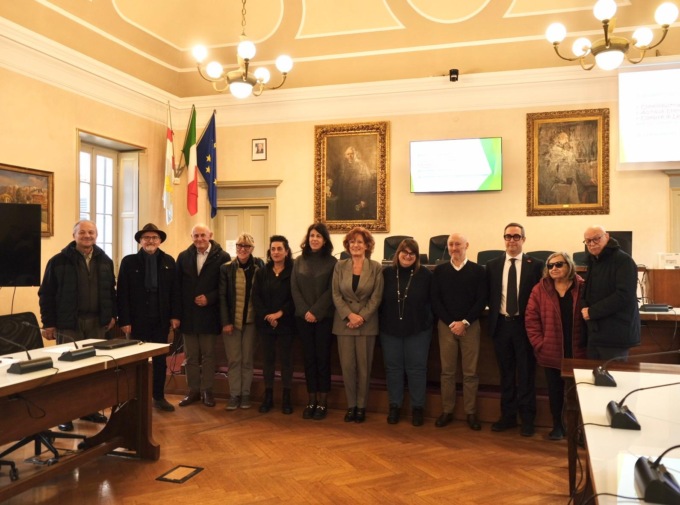 “Dona un quadro alla città”: l’arte diventa un mezzo contro la violenza di genere