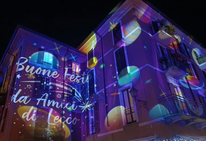 La magia del Natale s’è accesa con le luci sulla città