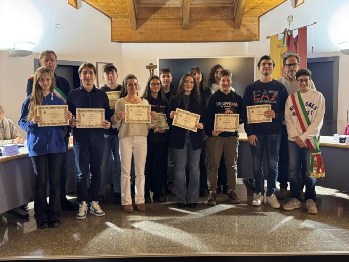 Calolzio: consegnate le borse di studio agli studenti meritevoli