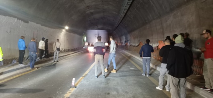 Colico: macchinario blocca la galleria Monte Piazzo, traffico in tilt