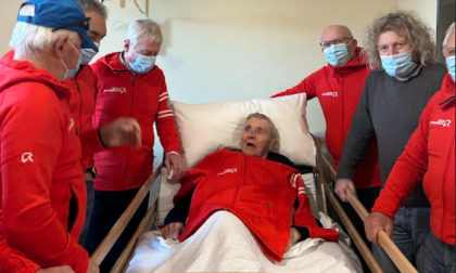 Un nuovo “maglione rosso” per il ragno Isidoro Pozzi: desiderio realizzato dai “Nipoti di Babbo Natale”