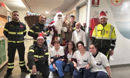 Vigili del fuoco di Lecco in Pediatria dai bimbi ricoverati