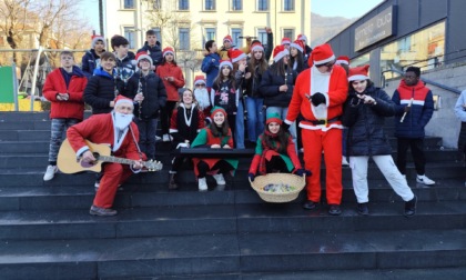 A Calolziocorte è già Natale coi ragazzi della scuola media Manzoni